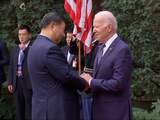 Biden en Xi schudden elkaar de hand in de VS
