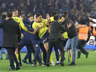 Fenerbahçe-voorzitter dreigt met vertrek uit competitie na veldslag in Trabzon