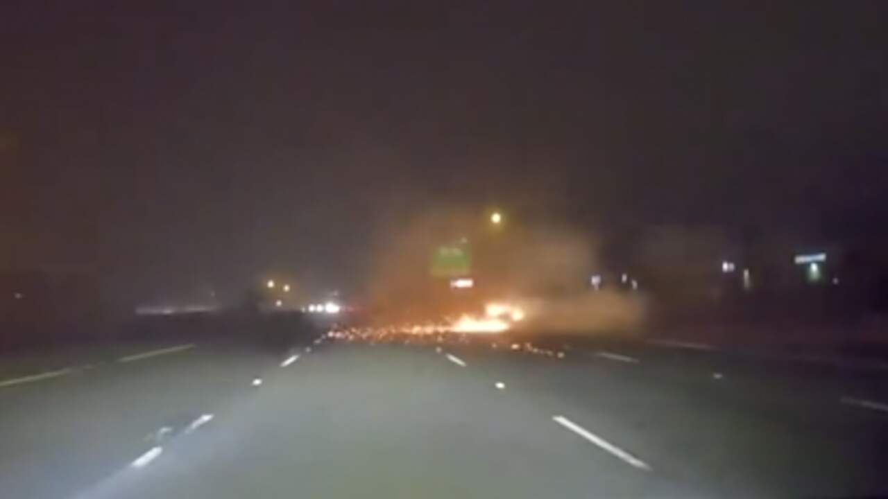 Beeld uit video: Race eindigt in ravage op Amerikaanse snelweg