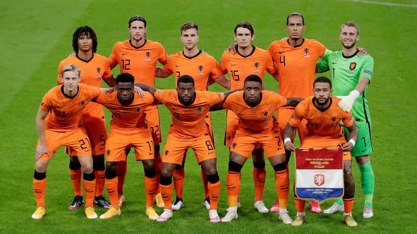 Nederlands elftal stijgt plaats op FIFA-wereldranglijst en staat dertiende | Voetbal |