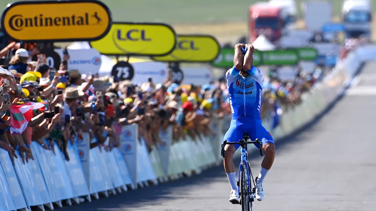 Michael Matthews passeert de streep in Mende.