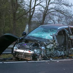 Dode en gewonde bij ongeluk met spookrijder op A18 bij Gelders Wehl. Dode en gewonde bij ongeluk met spookrijder op A18 bij Gelders Wehl.