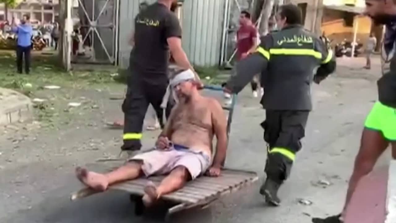 Beeld uit video: Libanezen in shock en op zoek naar geliefden in stad in vol puin