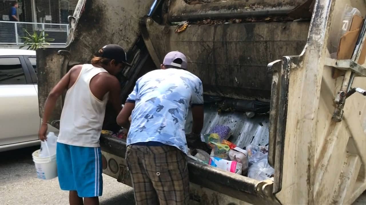 Beeld uit video: Venezolanen eten uit vuilniswagens door voedseltekort