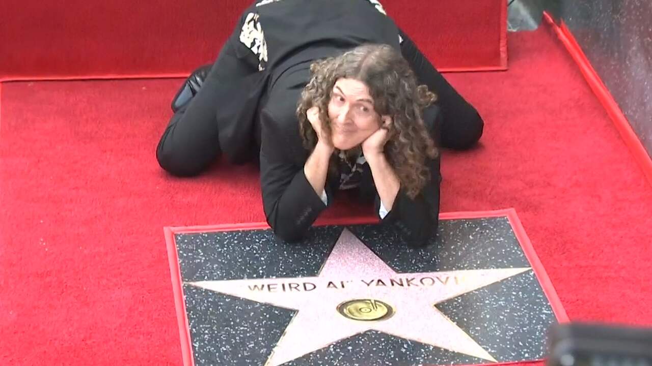 Beeld uit video: "Weird Al" Yankovic krijgt ster op Hollywood Walk of Fame