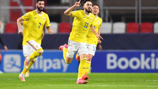 Andrei Ciobanu viert de fraaie gelijkmaker van Jong Roemenië.