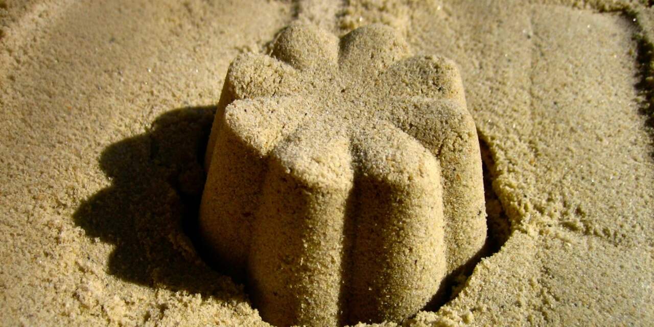 Jongen bedolven door zand in zelfgegraven kuil