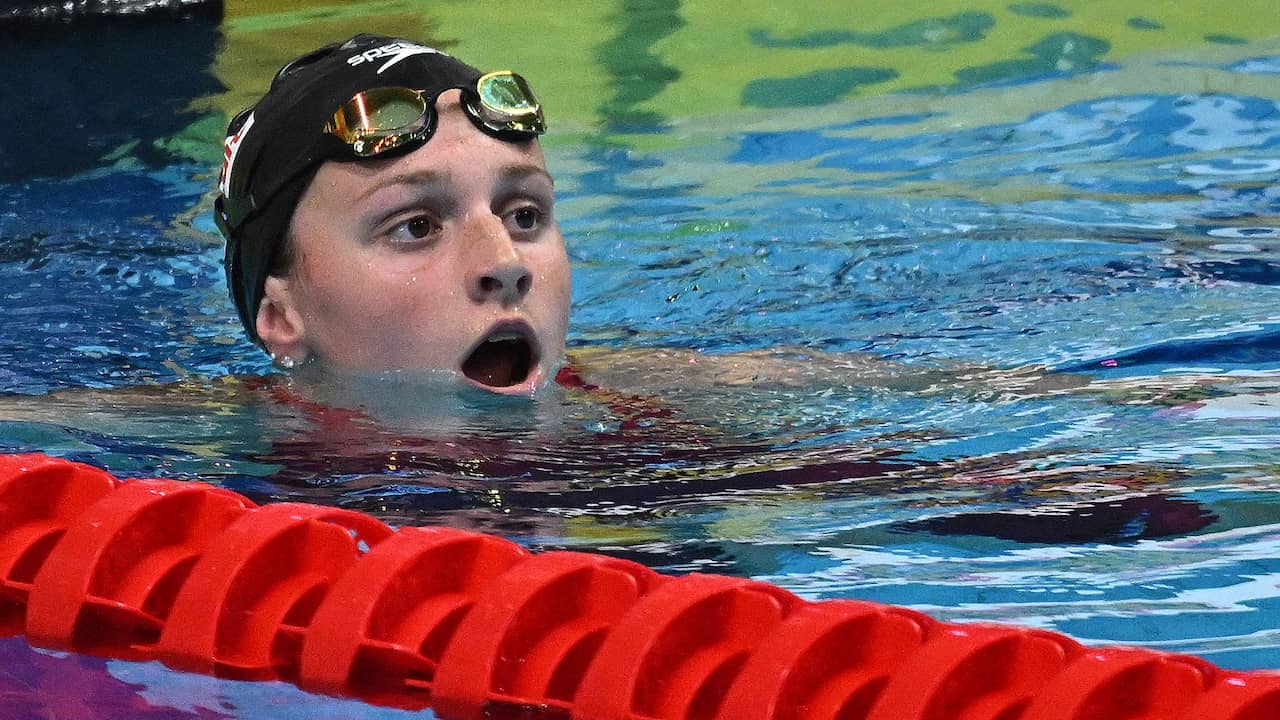 Beeld uit video: Canadees toptalent McIntosh (16) zwemt wereldrecord op 400 meter vrije slag