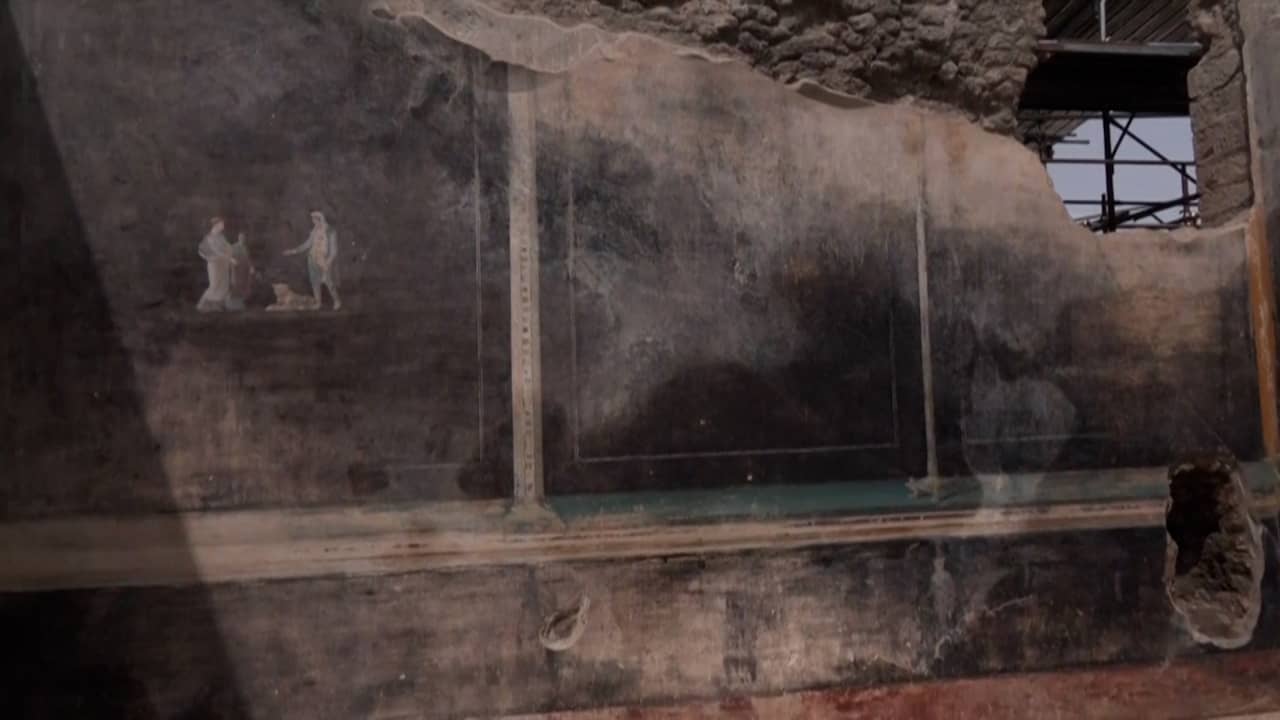 Beeld uit video: Archeologen ontdekken nieuwe schilderijen in Pompeï