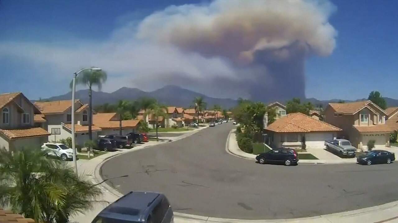 Beeld uit video: Timelapse toont begin enorme aangestoken bosbrand in Californië
