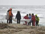 Zeker 43 bootvluchtelingen omgekomen door schipbreuk voor Zuid-Italiaanse kust