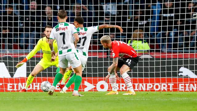 FC Groningen bood in de eerste helft goed partij tegen PSV, maar ging wel ten onder in Eindhoven.