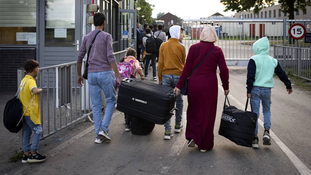 Cabinet maintains restriction on family reunification for asylum status holders |  Politics