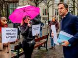 Tachtig slachtoffers van toeslagenaffaire doen aangifte tegen premier Rutte
