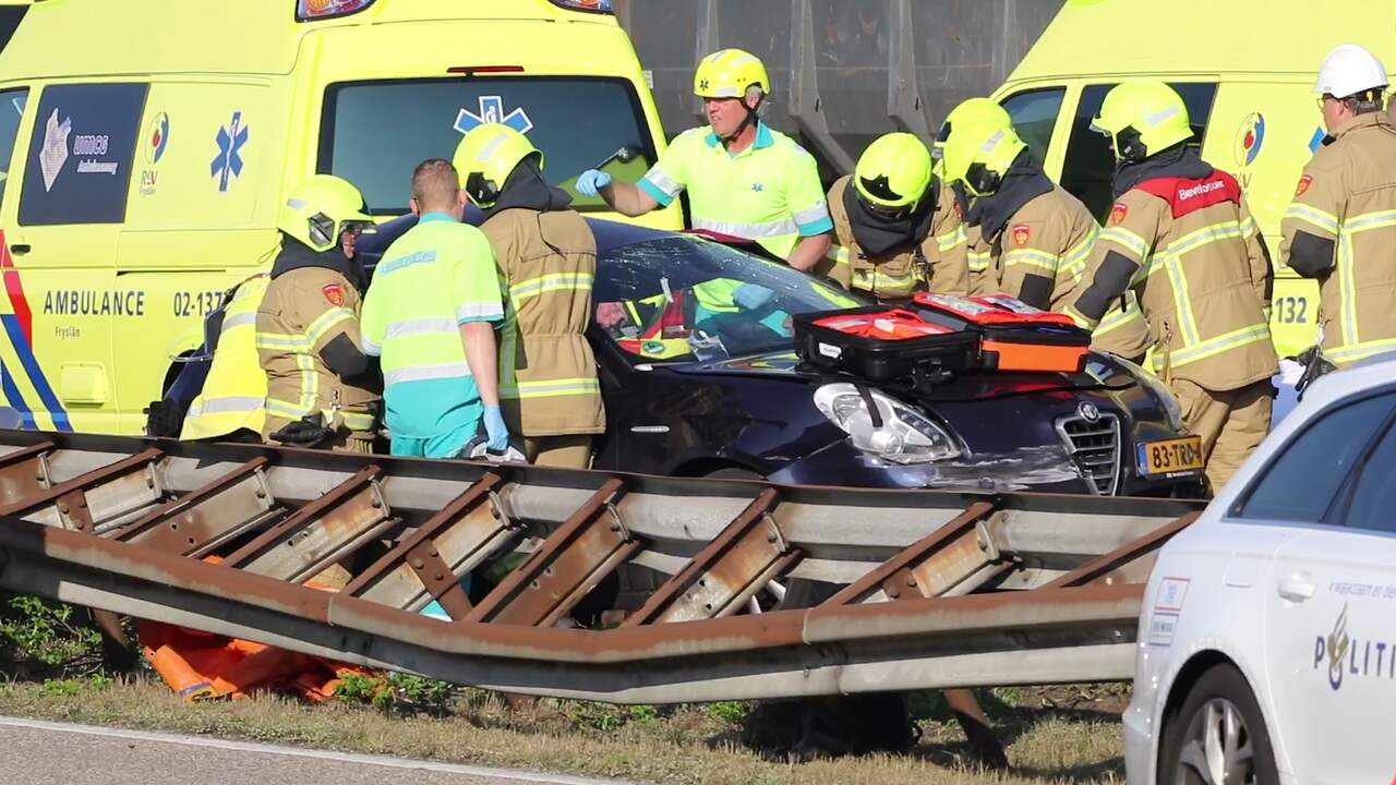 Beeld uit video: Afsluitdijk deels afgesloten nadat vrachtwagen op file inrijdt