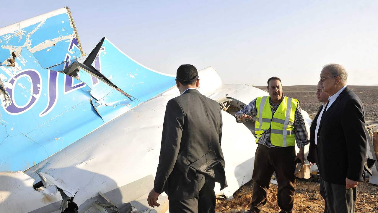 Een vliegtuig van de Russische maatschappij Kogalimavia is zaterdag in het noorden van het Egyptische schiereiland Sinaï bij de plaats Arish neergestort. 