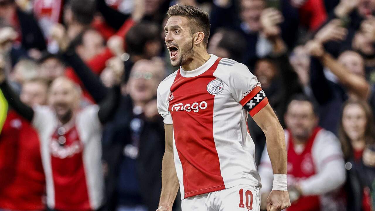 Dusan Tadic, hier juichend na zijn 5-0, vindt dat de lat nog hoger kan bij Ajax.
