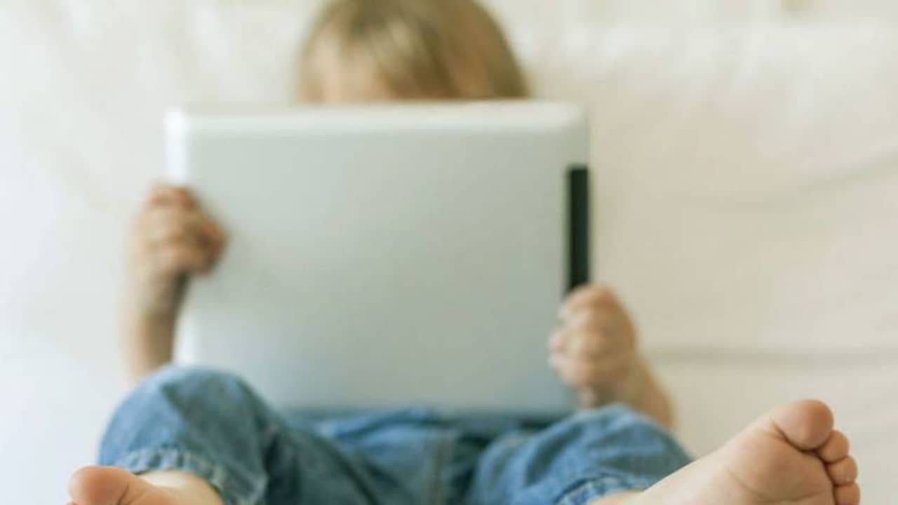 Qual è l’effetto del tempo davanti allo schermo sulla salute dei bambini?  |  Mensola