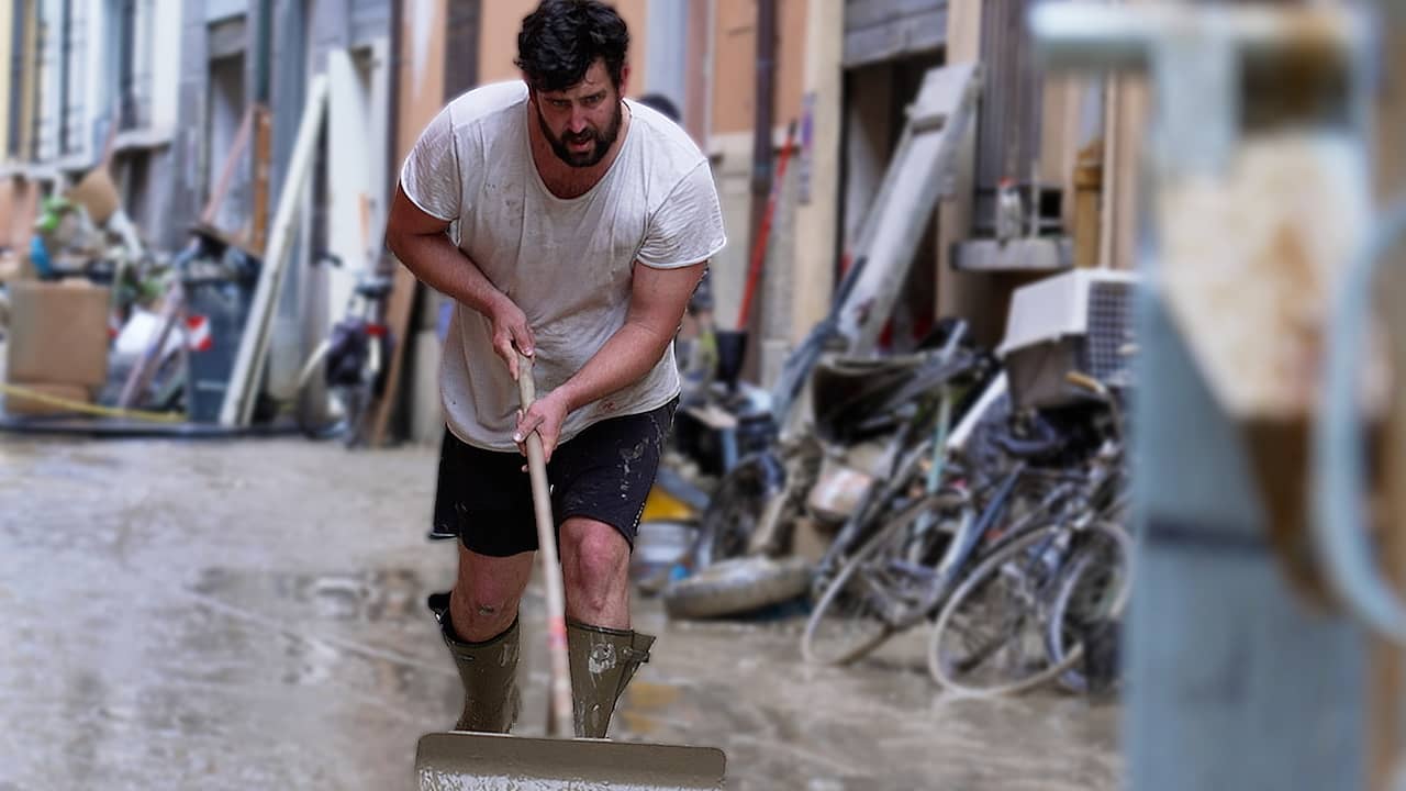 Beeld uit video: Ravage in Italiaanse stad na noodweer: ‘Het water kwam meters hoog’