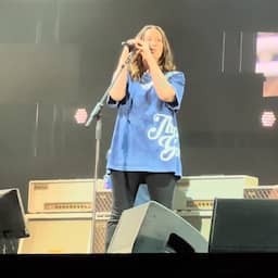 Video | Foo Fighters en Alanis Morissette eren Sinéad O’Connor in Japan