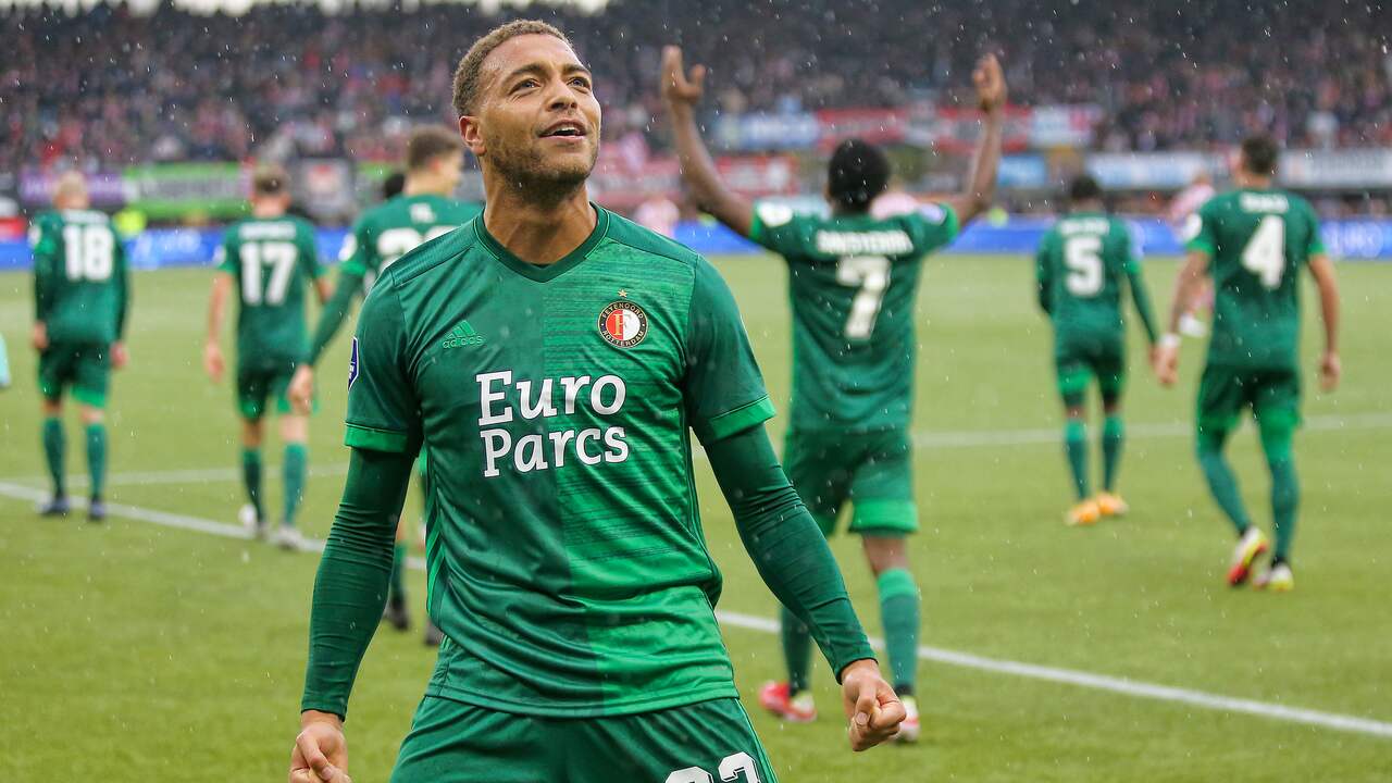 Cyriel Dessers juicht na zijn winnende treffer tegen Sparta Rotterdam.