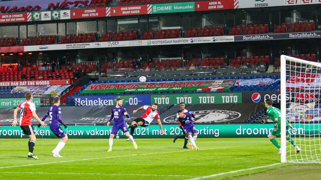 Lucas Pratto kwam ook tegen Heracles Almelo nog niet tot scoren voor Feyenoord.
