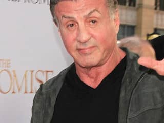 Sylvester Stallone koopt 'stand-in' standbeeld Rocky