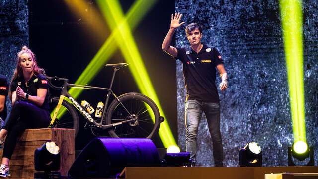 Patrick Roest bij de ploegpresentatie van Jumbo-Visma.