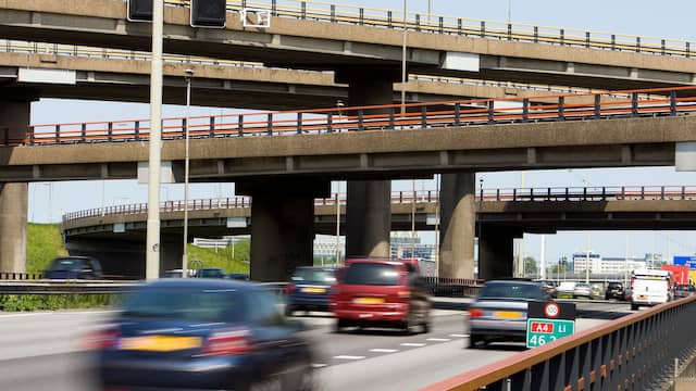 Den Haag slecht bereikbaar door ongeluk A12. Den Haag slecht bereikbaar door ongeluk A12.