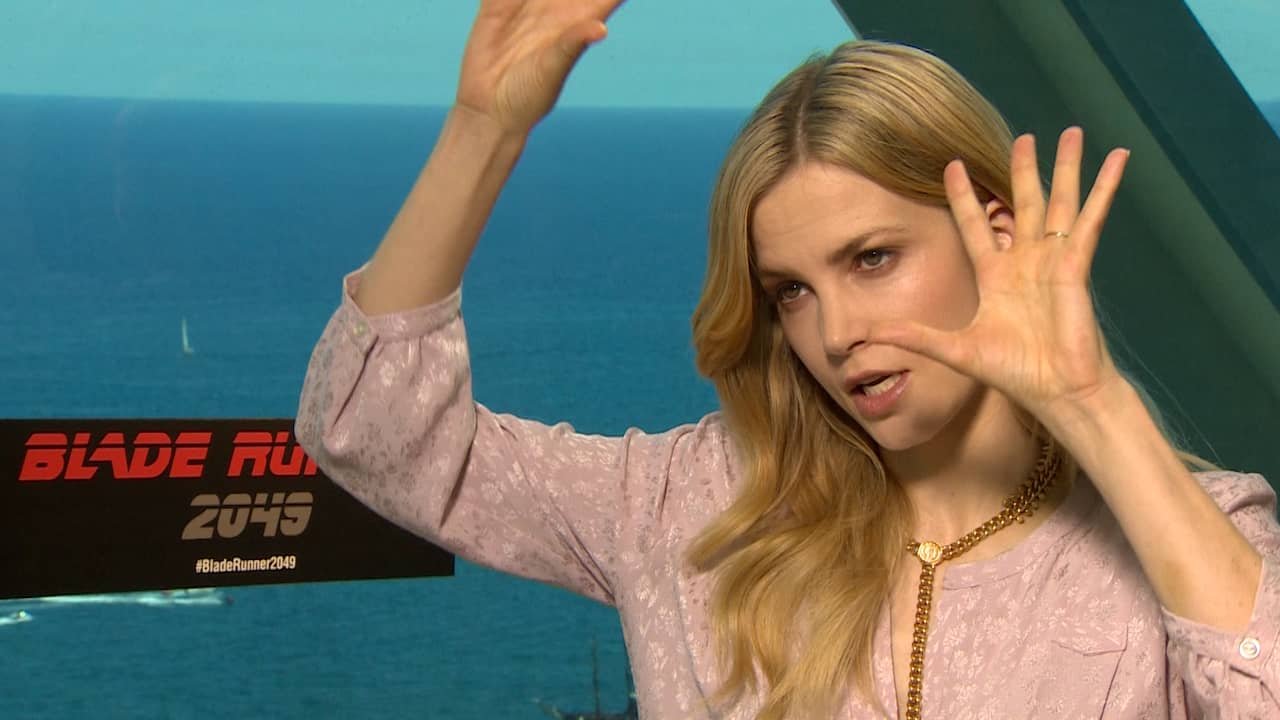 Beeld uit video: Sylvia Hoeks maakte 's nachts auditievideo voor Blade Runner 2049