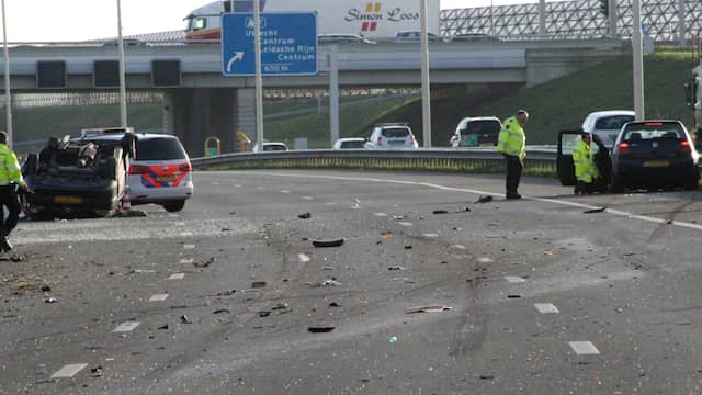 Persoon overleden bij ernstig ongeval op A2 bij Maarssen. Persoon overleden bij ernstig ongeval op A2 bij Maarssen.