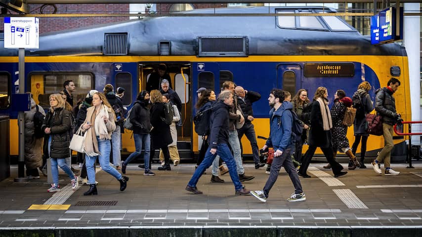 Rest van de dag minder treinen rond Amsterdam en Schiphol door defecte sporen