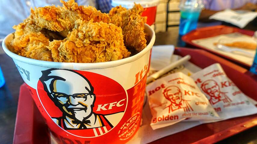 KFC verandert slogan: voorlopig even niet meer je vingers aflikken