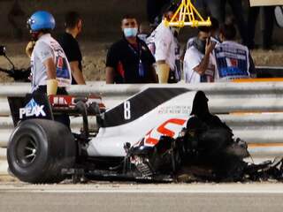 Grosjean met de schrik vrij na vreselijke crash