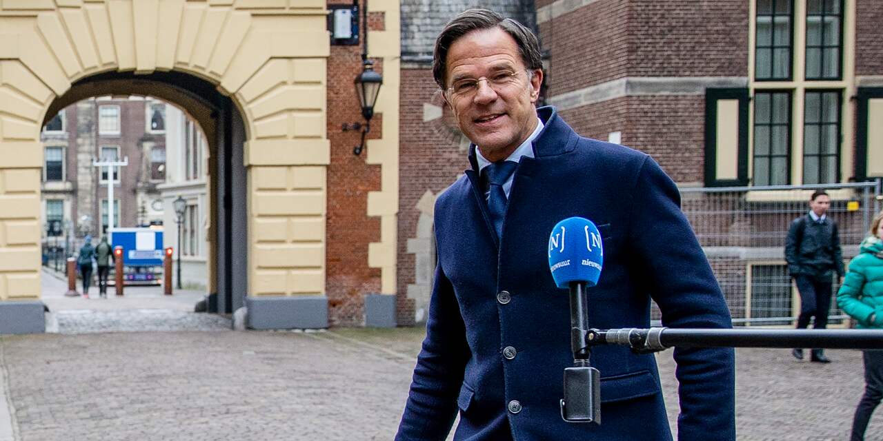 Rutte overhandigt eindverslag formatie aan Kamervoorzitter Bergkamp