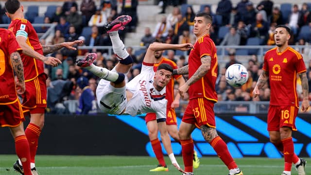 Voormalig Emmen-speler El Azzouzi scoort met omhaal tegen AS Roma