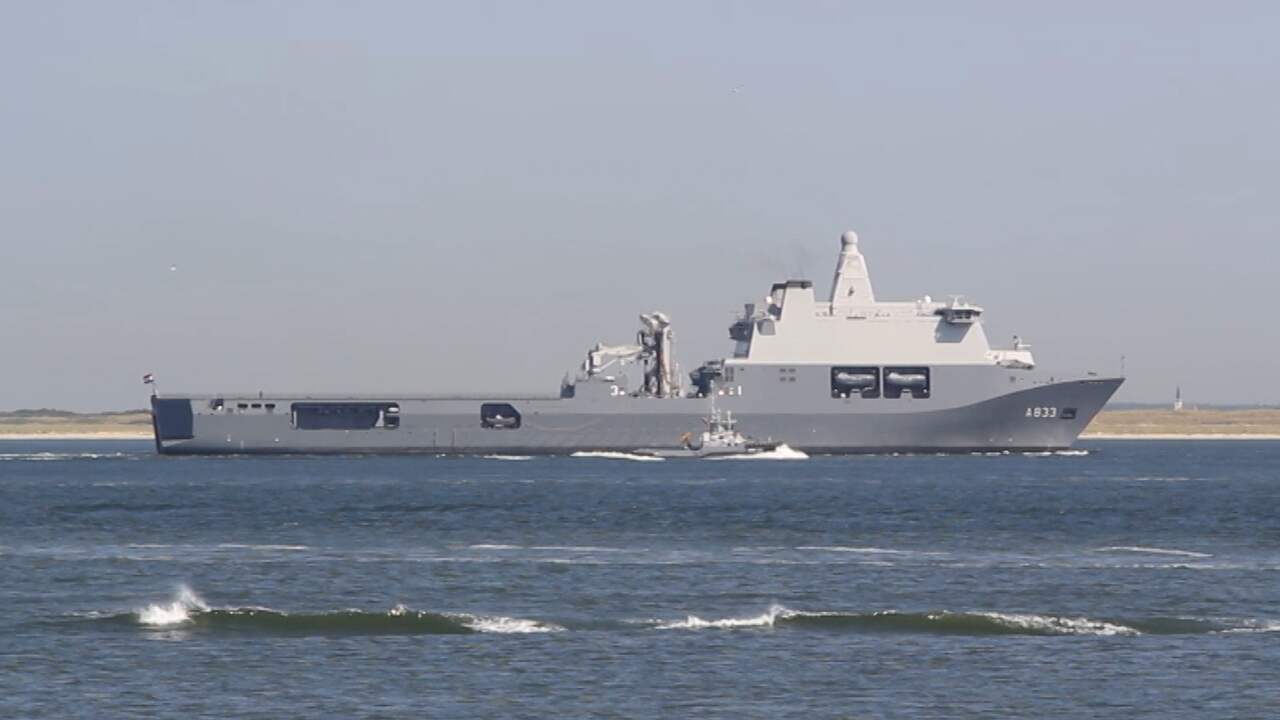 Beeld uit video: Nederlands marineschip Karel Doorman komt aan in Den Helder