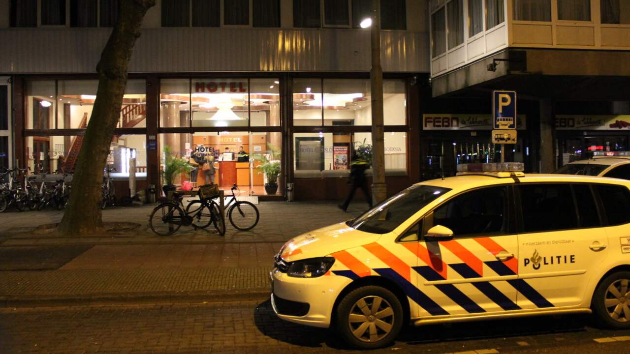Gemaskerde mannen overvallen Hotel Slotania Amsterdam NU.nl