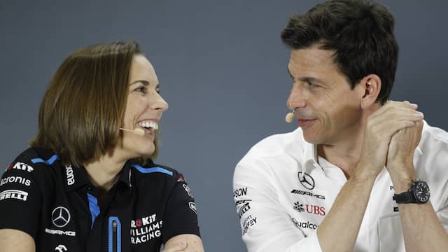 Mercedes-teambaas Toto Wolff, hier samen met Claire Williams, is erg blij met de overeenkomst.