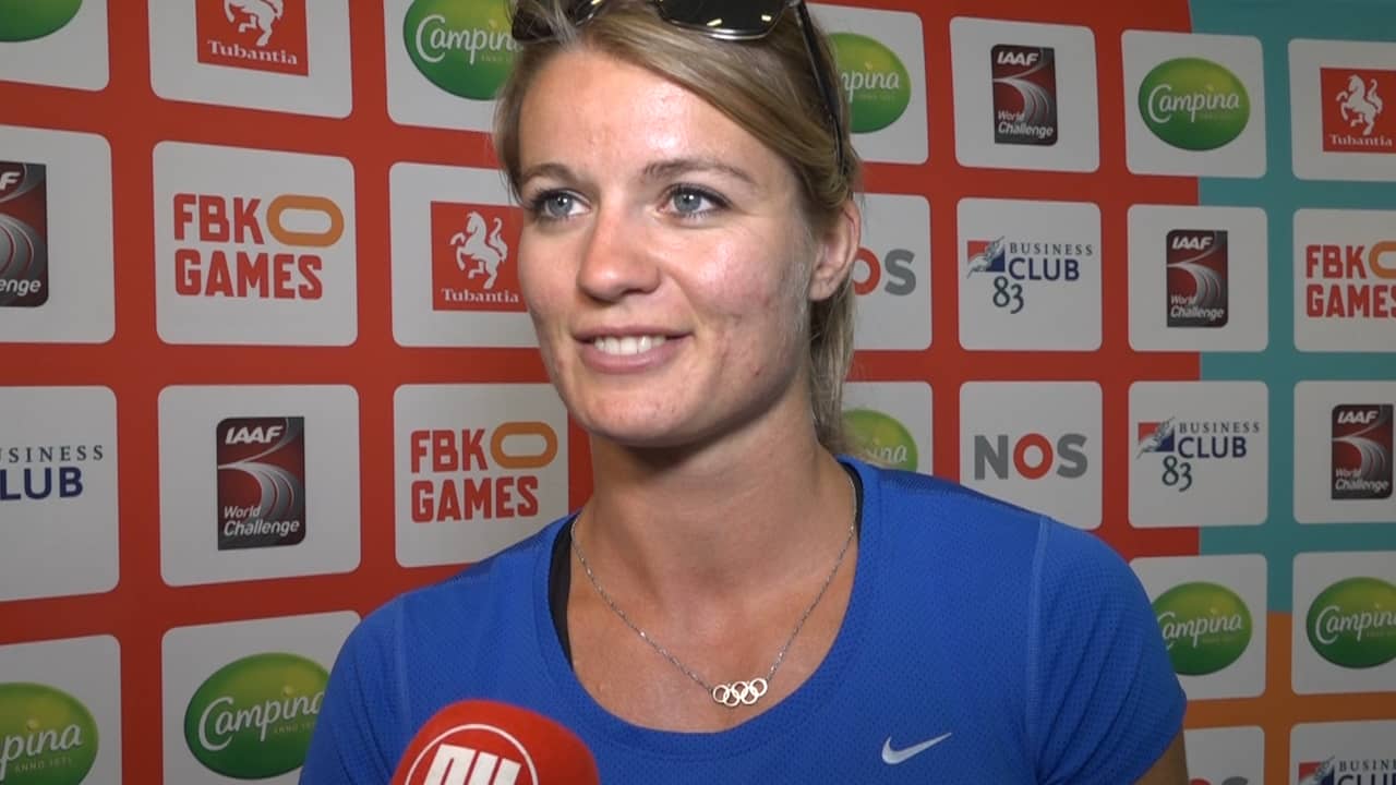 Wandelen met puppy door de bossen geeft Schippers ontspanning