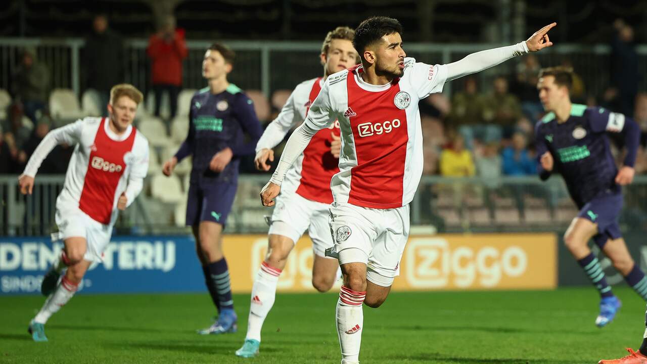 Jong Ajax was met 2-0 te sterk voor Jong PSV.