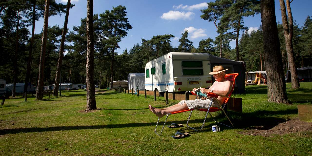 Bijna helft Nederlanders blijft ook in de zomervakantie in eigen land