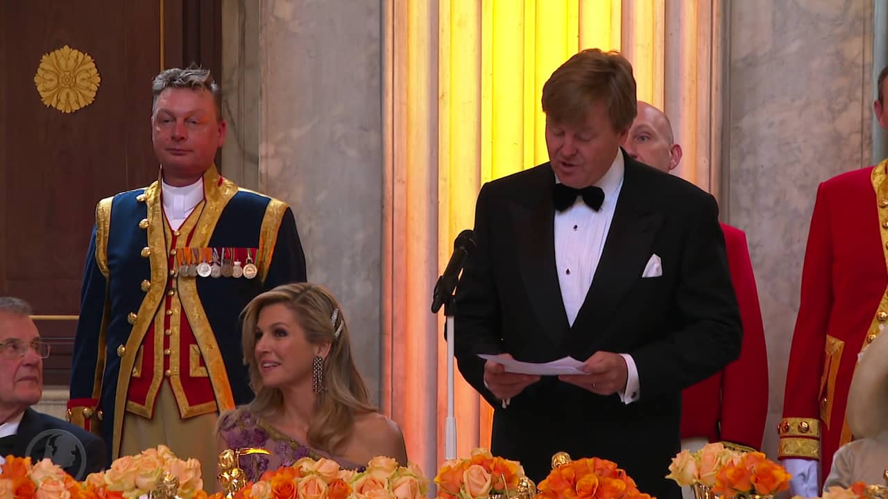 Beeld uit video: Koning spreekt tijdens verjaardagsdiner over 100-jarige aanwezige gast