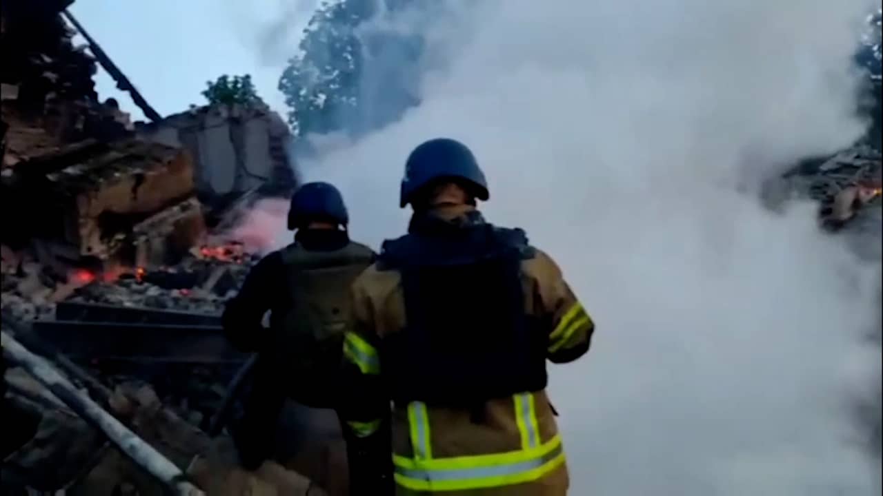 Beeld uit video: Doden bij bombardement op school in Oekraïne