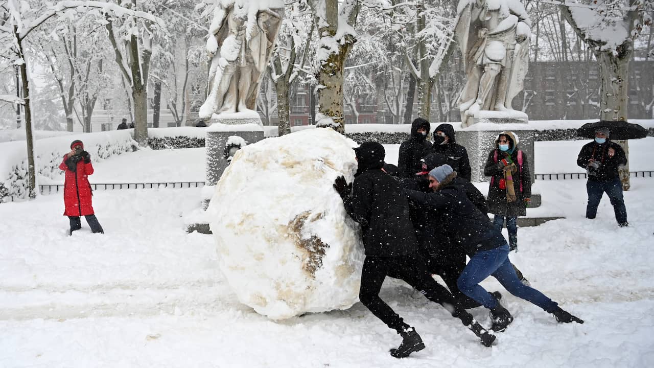 Three dead in a heavy snowstorm in Spain, countless motorists trapped |  NOW