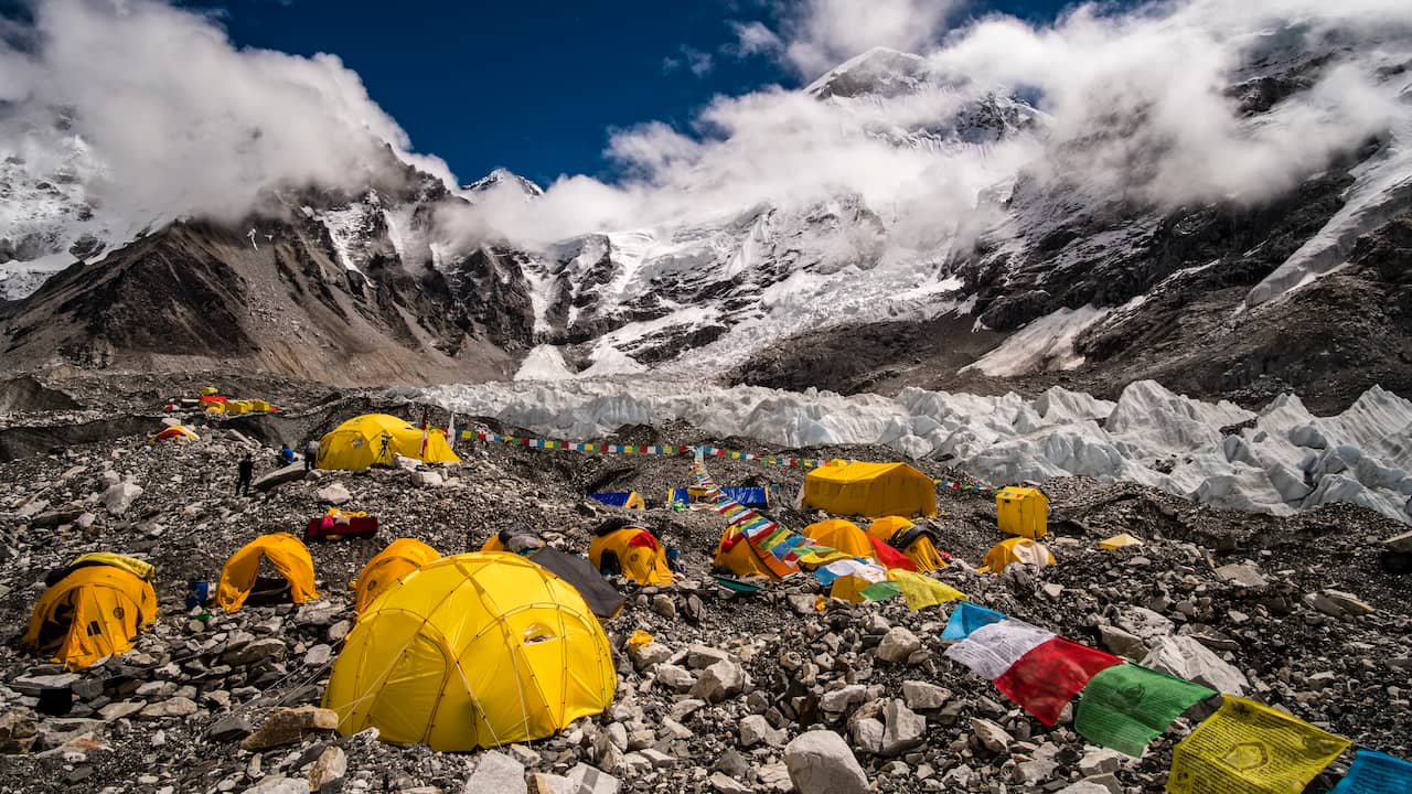 Nepal wants to move camp at the starting point of Mount Everest climb ...