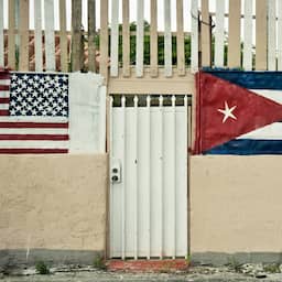 Amerikaanse oud-ambassadeur opgepakt op verdenking van spionage voor Cuba