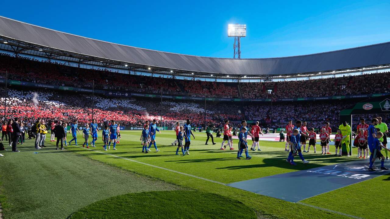 Bij bekerfinale hangen net als eerdere jaren alleen achter beide doelen netten | Voetbal NU.nl