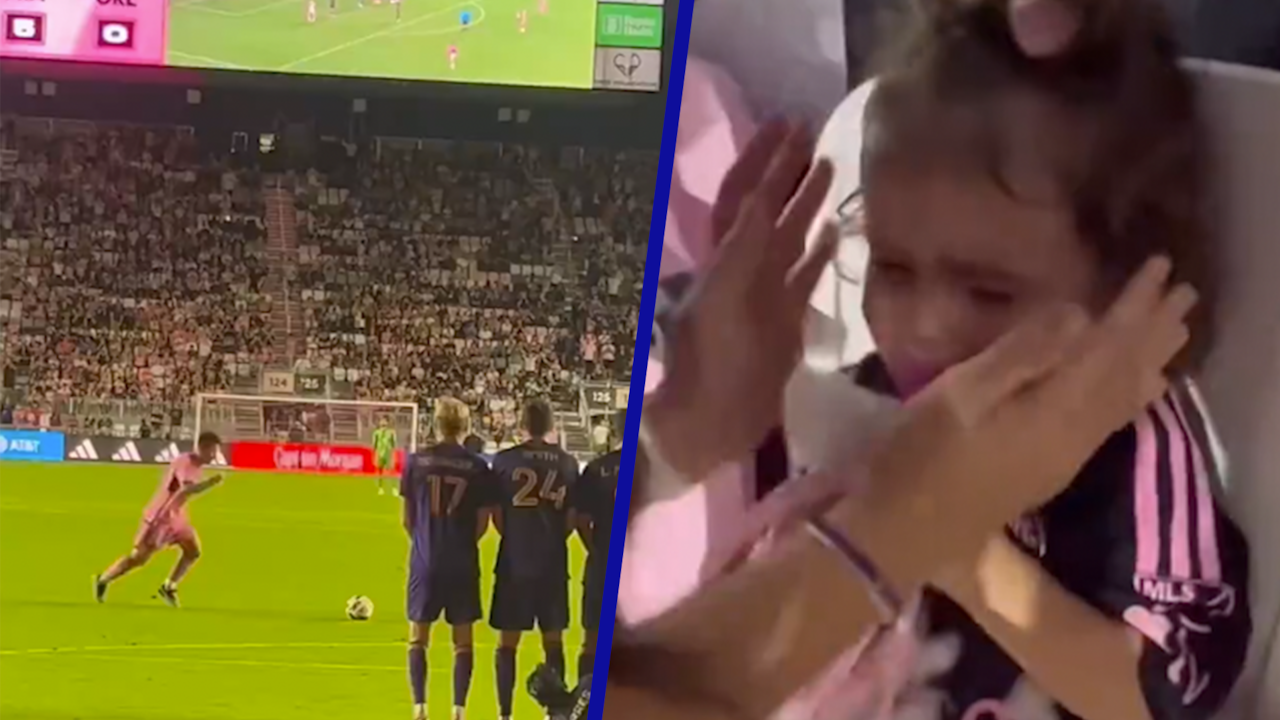 Beeld uit video: Messi raakt jong meisje met bal en vader troost haar op originele manier