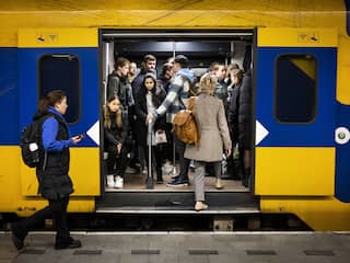 NS wil treinkaartjes in de spits vanaf 2026 duurder maken